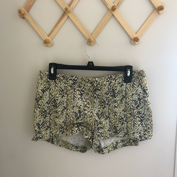 H&M Patterned Shorts - Picture 1 of 5
